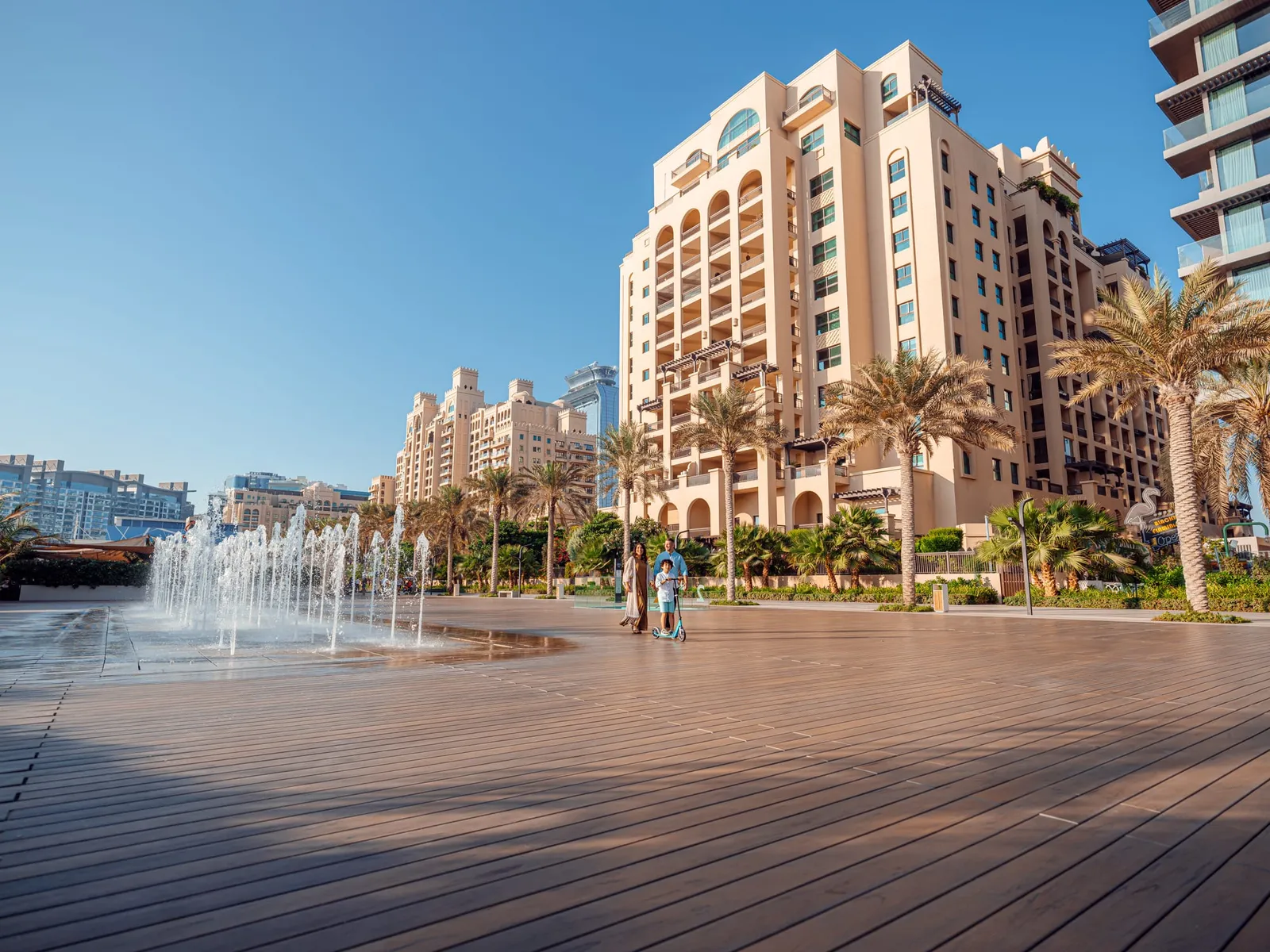 Dubai Beach Clubs & Pools — Dubai